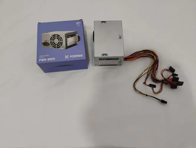 Fonte ATX Fortrek PWS-2003 200W