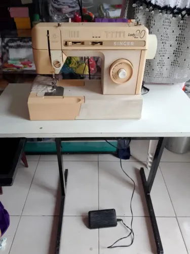 Máquina de costura Singer Star 20( Costurando,)
