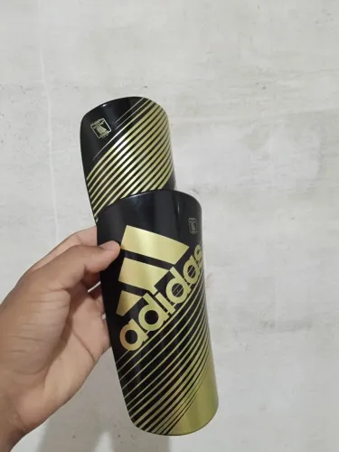 Caneleira Adidas