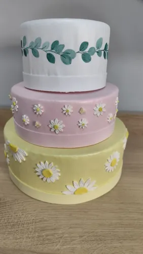 Bolo fake, tema Margarida - 3 andares