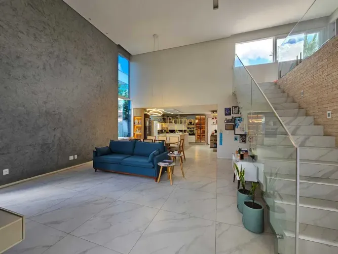 Casa à Venda 4 Suítes em Condomínio Alameda do Horto - Excelente casa com Face Nascente