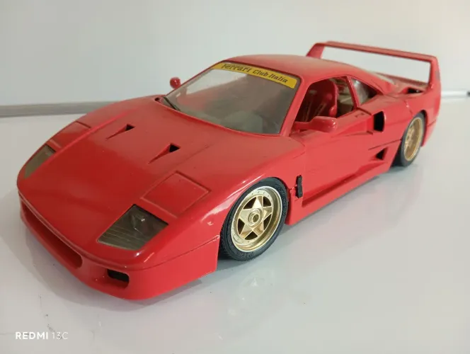 Top Miniatura Ferrari F40 - Burago - escala 1/18 (possui detalhes)