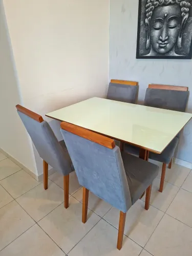 Mesa com 4 Cadeiras Tampo de Vidro 1,20 x 0,80
