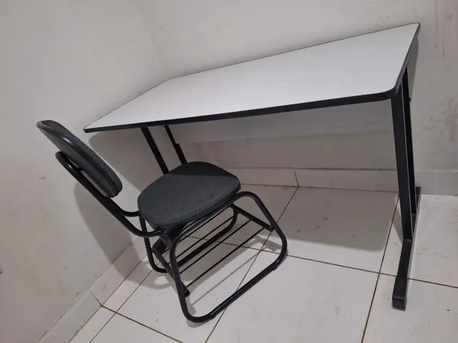 KIT CADEIRA E MESA DE ESCRITÓRIO