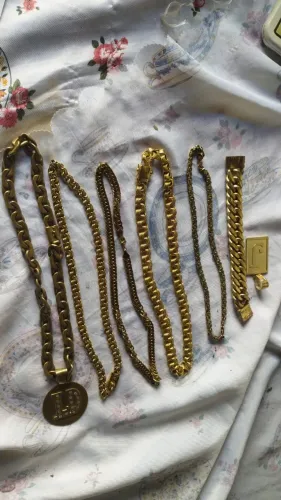 cordoes e pulseira alguns de Dubai