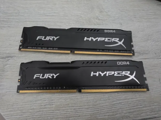 2x 8gb Memória RAM DDR4 2400 Mhz