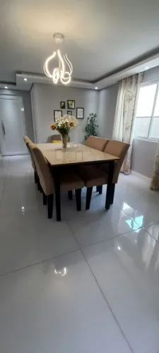 Mesa com 6 cadeiras