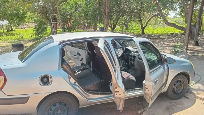 Renault Clio Sed.rl/auth.1.0/1.0 Hi-power 16V 4P 2005