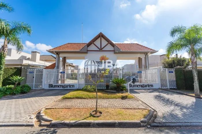 CASA EM CONDOMÍNIO DE ALTO PADRÃO COM JACUZI