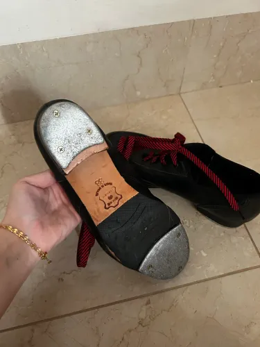 VENDE-SE SAPATO DE SAPATEADO SEMINOVO