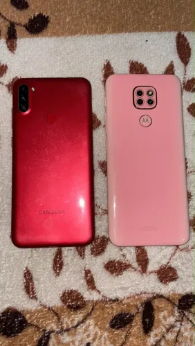 Samsung Galaxy A11 e Motorola Moto G9 Play