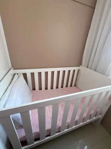 Vendo berço 3 em 1 - vira mini cama com colchão, travesseiro anti refluxo, tela protetora.