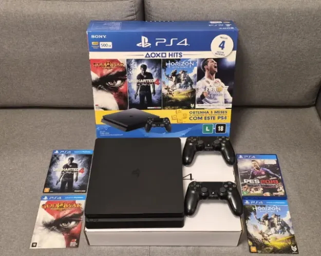 PlayStation 4 Slim 500GB com 2 controles