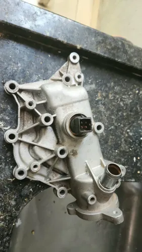 Carcaça da valvula termostática do Renault Scenic motor k4m