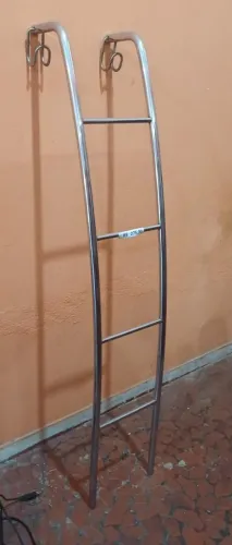 Escada Curva Cromada de Aço Carbono com 4 Degraus