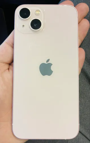iPhone 13 Rosa - lindo e sem detalhes