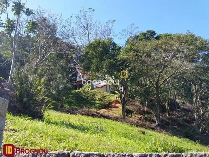 Casa de 3 quartos no Bairro Sambaqui