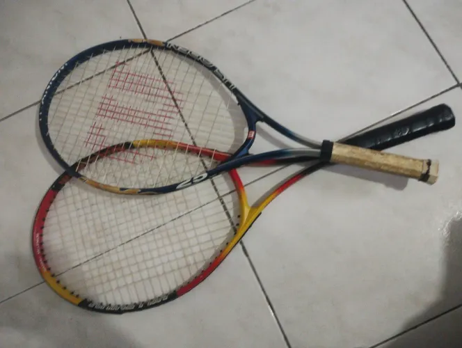 Vendo o par de raquetes de tênis. Uma da Wilson e outra da Nassau.