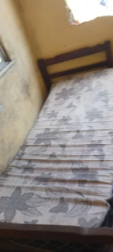Cama de madeira 