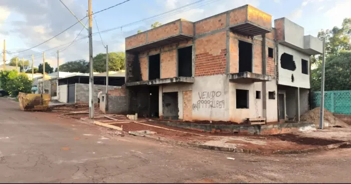 Vendo  3 sobrados em construção 2 em fase de acabamento 