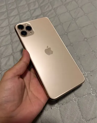 Iphone 11 pro max dourado