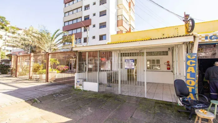 Ponto Comercial com Espaço Versátil na João Wallig | Alto Fluxo e Liberdade para o Seu Pro