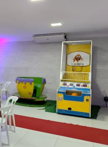Brinquedo para salão de festas