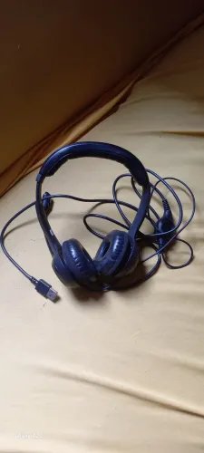 Fone lógi praticamente novo
