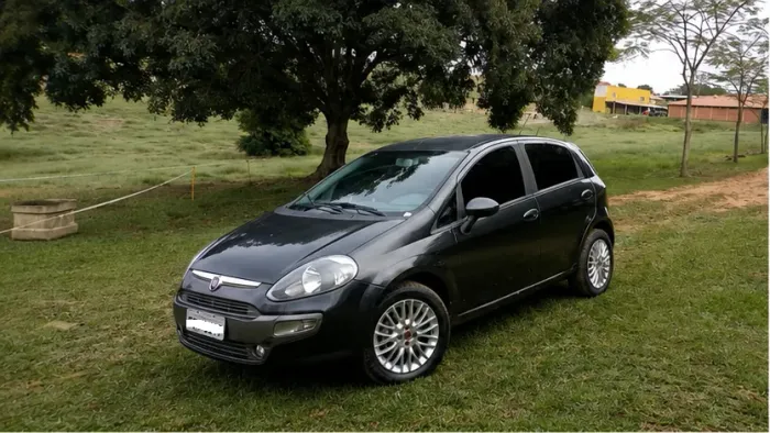 Fiat Punto Essence 1.6 Flex 16V 5P 2014