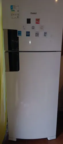 Vendo geladeira semi nova