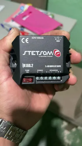 Amplificador de som automotivo