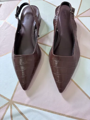 Sandália scarpin satinato RENNER TAM 36 - novíssima