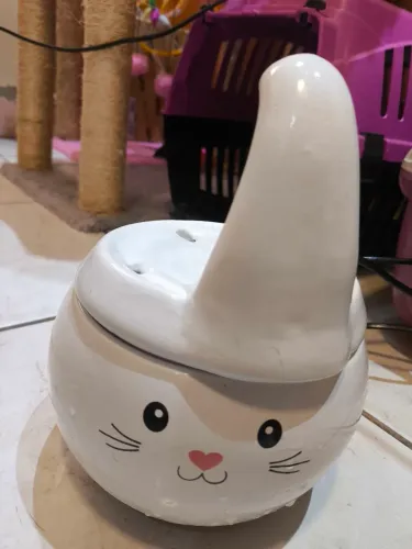 Fonte de água para gatos