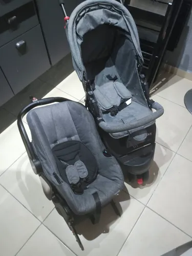 Carrinho, bebê conforto e cadeira vibratória 