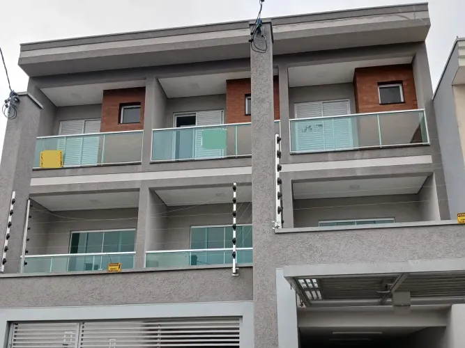 SOBRADO NOVO À VENDA OU PARA ALUGAR 3 SUÍTES, QUINTAL E 2 VAGAS - PARQUE SÃO DOMINGOS