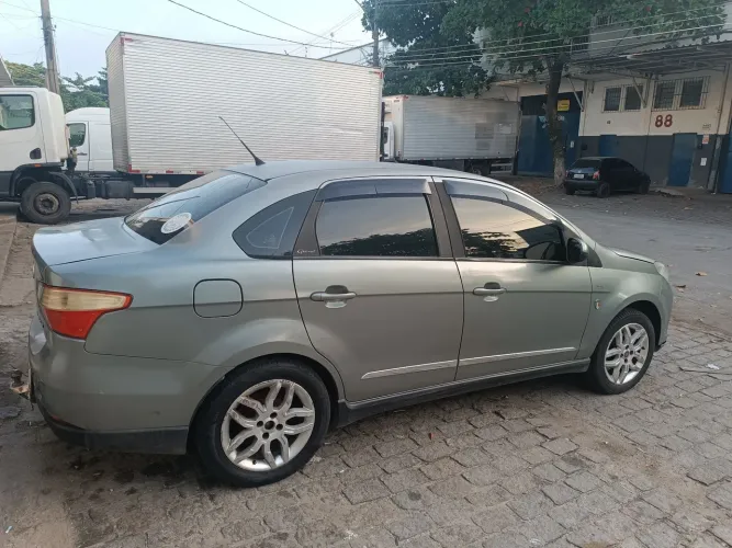 Fiat Grand Siena Essence 1.6 Flex 16V 2015