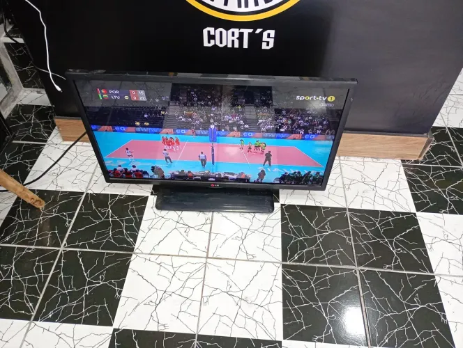 Vendo tv LG 32.poekgadas polegadas top de linha com conversor digital integrado R$ 550,00