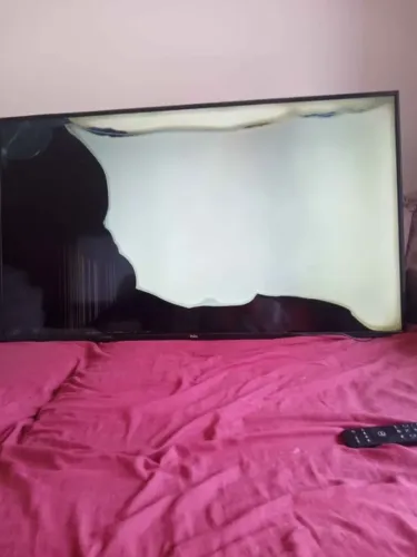 Tv Philco com Tela Trincada