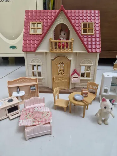 Kit Sylvanian Families- primeira casinha + itens