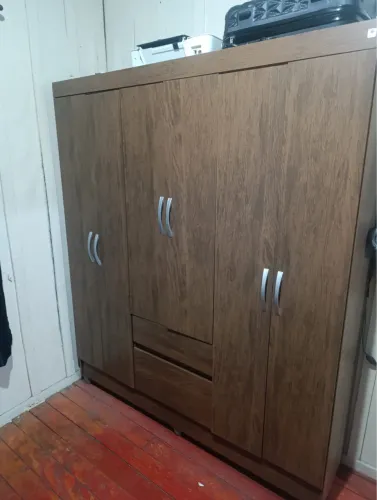 Guarda-roupa solteiro