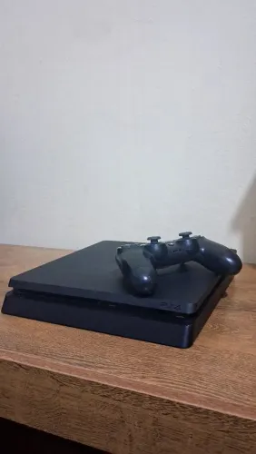Vendo PlayStation 4 Slim 