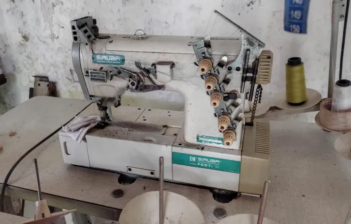 Máquina reta Nissin e Galoneira siruba industrial