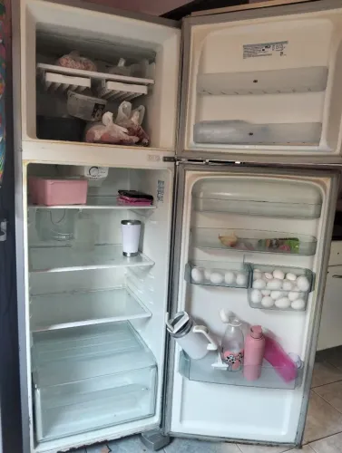 Vendo geladeira sem queima vela chamem no zap *61