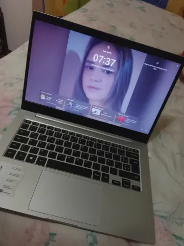 Vendo notebook bem conservado sem marcas de uso pegando perfeitamente