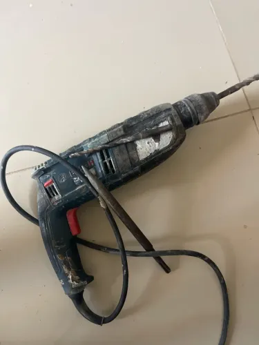 furadeira de impacto (rompedor).