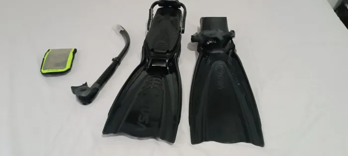 Nadadeiras de mergulho da marca TUSA, com respirador snorkel <br>respirad