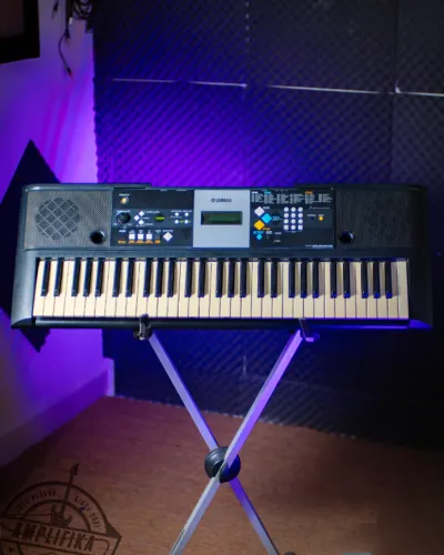 Teclado Yamaha PSR E233 61 Teclas