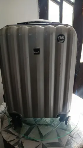 Mala para viagem em perfeito estado e pouco tempo de uso.