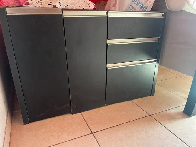 Armário mdf preto.