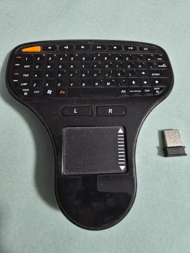 Mini teclado e mouse integrados sem fio